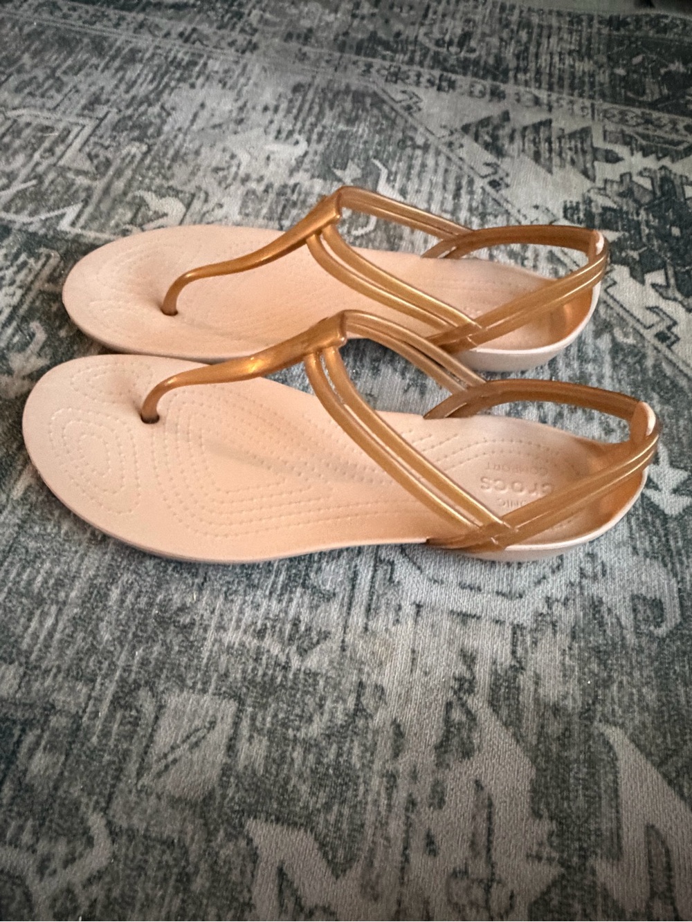 Crocs Isabella T-Strap Bronze-Thong Sandals women’s size 8